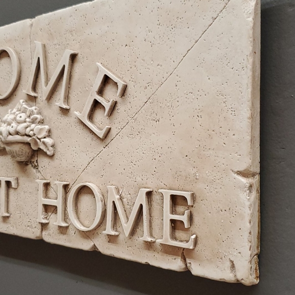 🏠 Cast plaster wall art - Picture 2 of 3